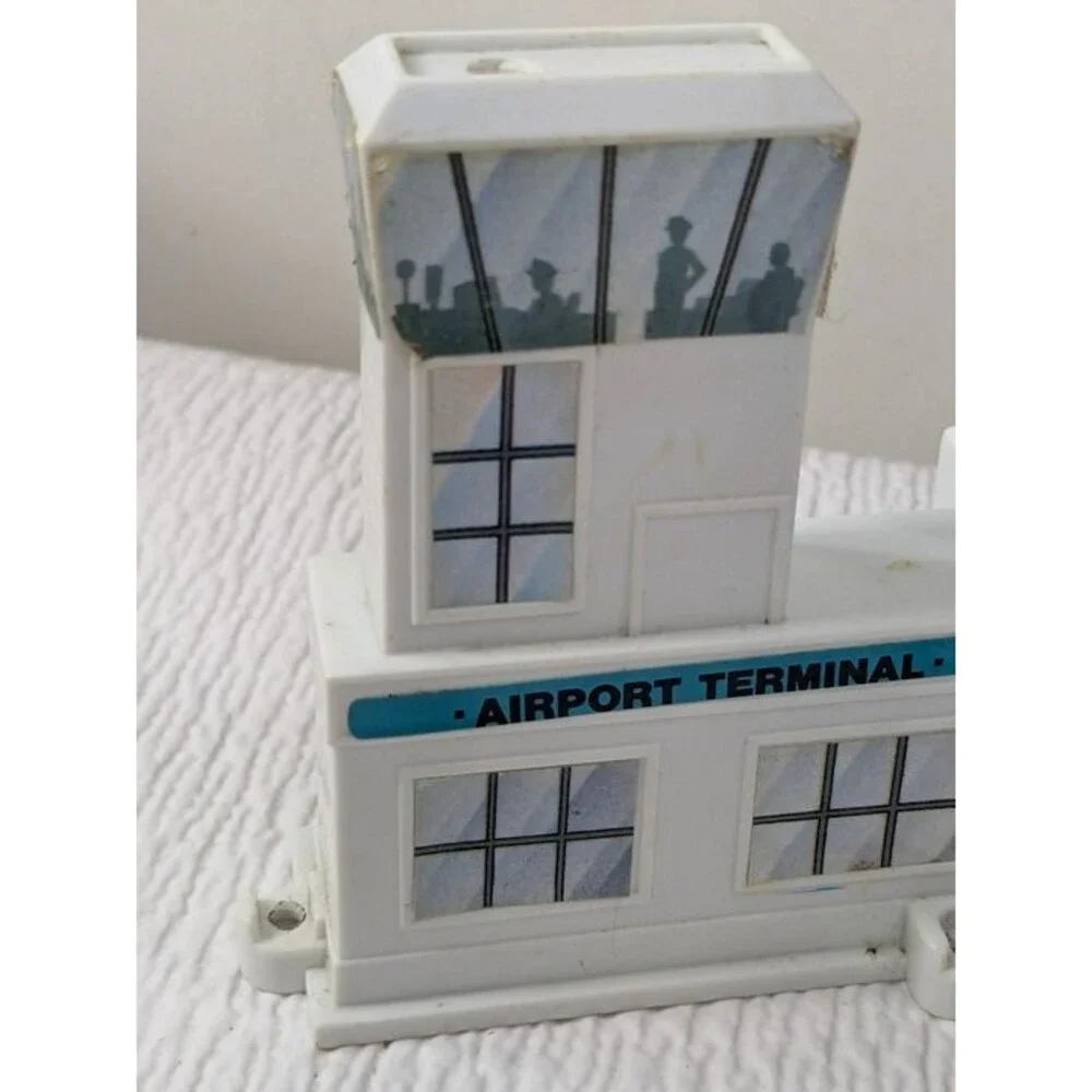 Vintage Micro Machines Super Van City Airport building Galoob replacement part